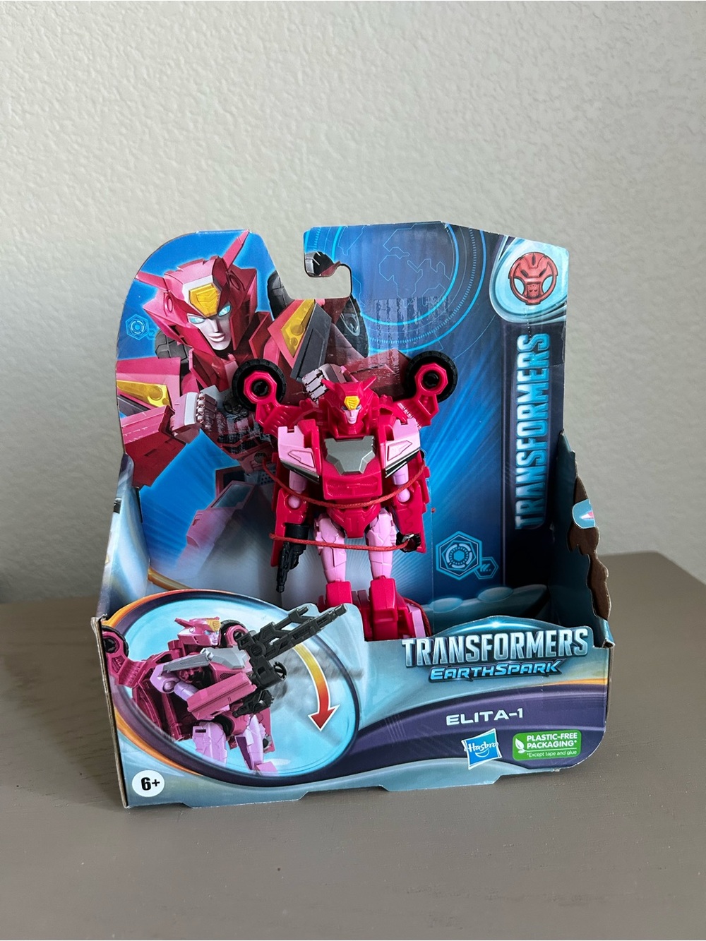 Hasbro Transformers EarthSpark Elita-1 Pink and Magenta Figure - Picture 5 of 6